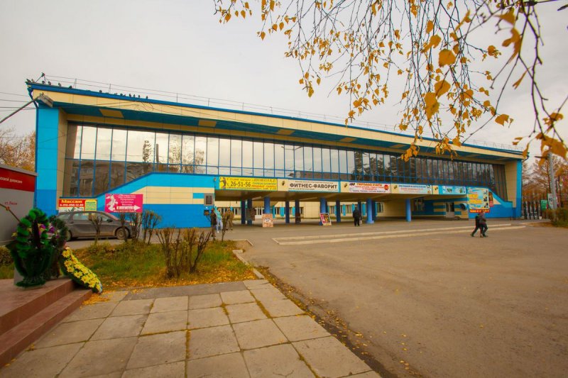фото ДК Железнодорожников Вид снаружи, парковка